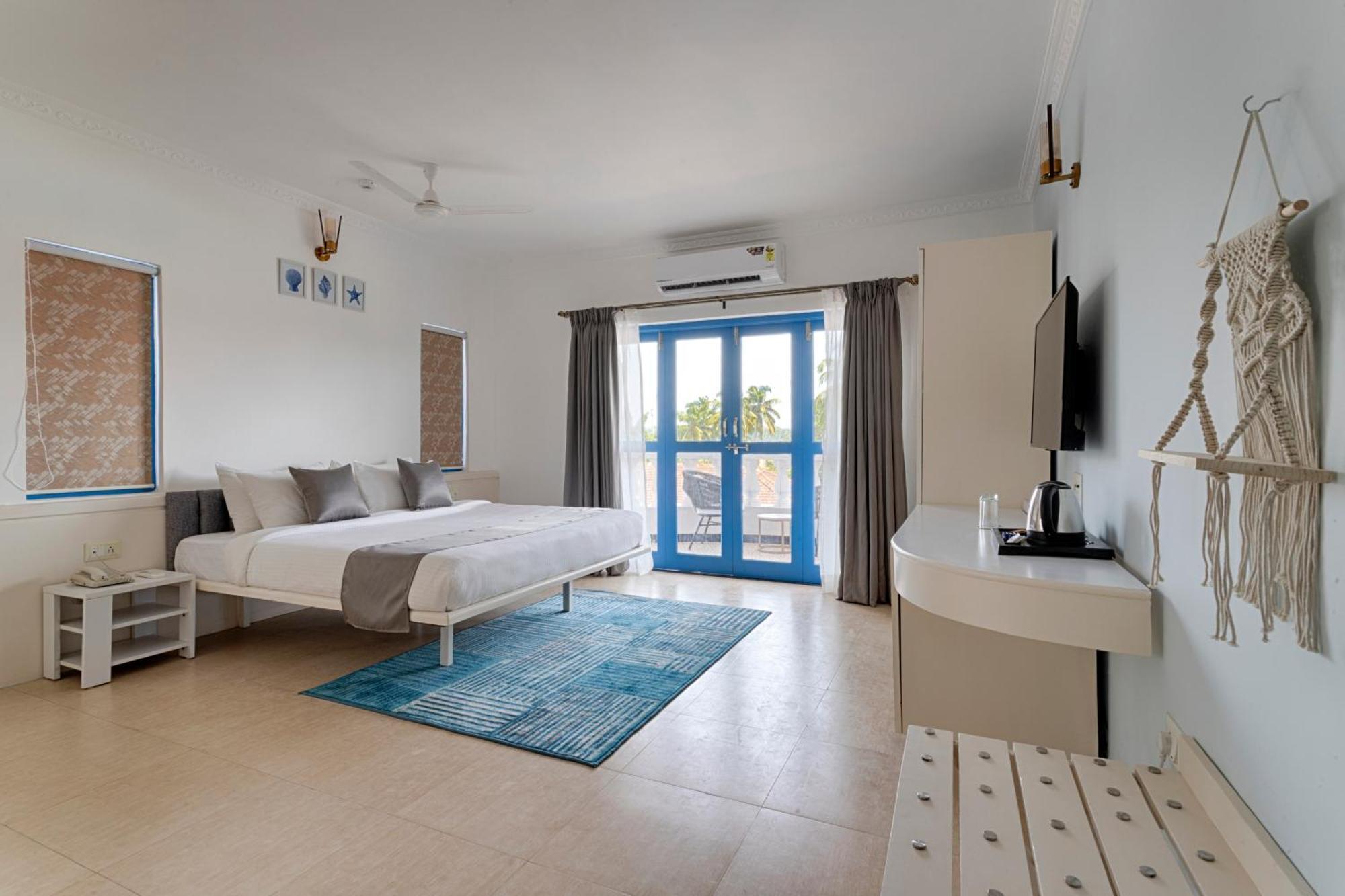 Azalea By Stone Wood Premier Hotel Varca Exterior foto
