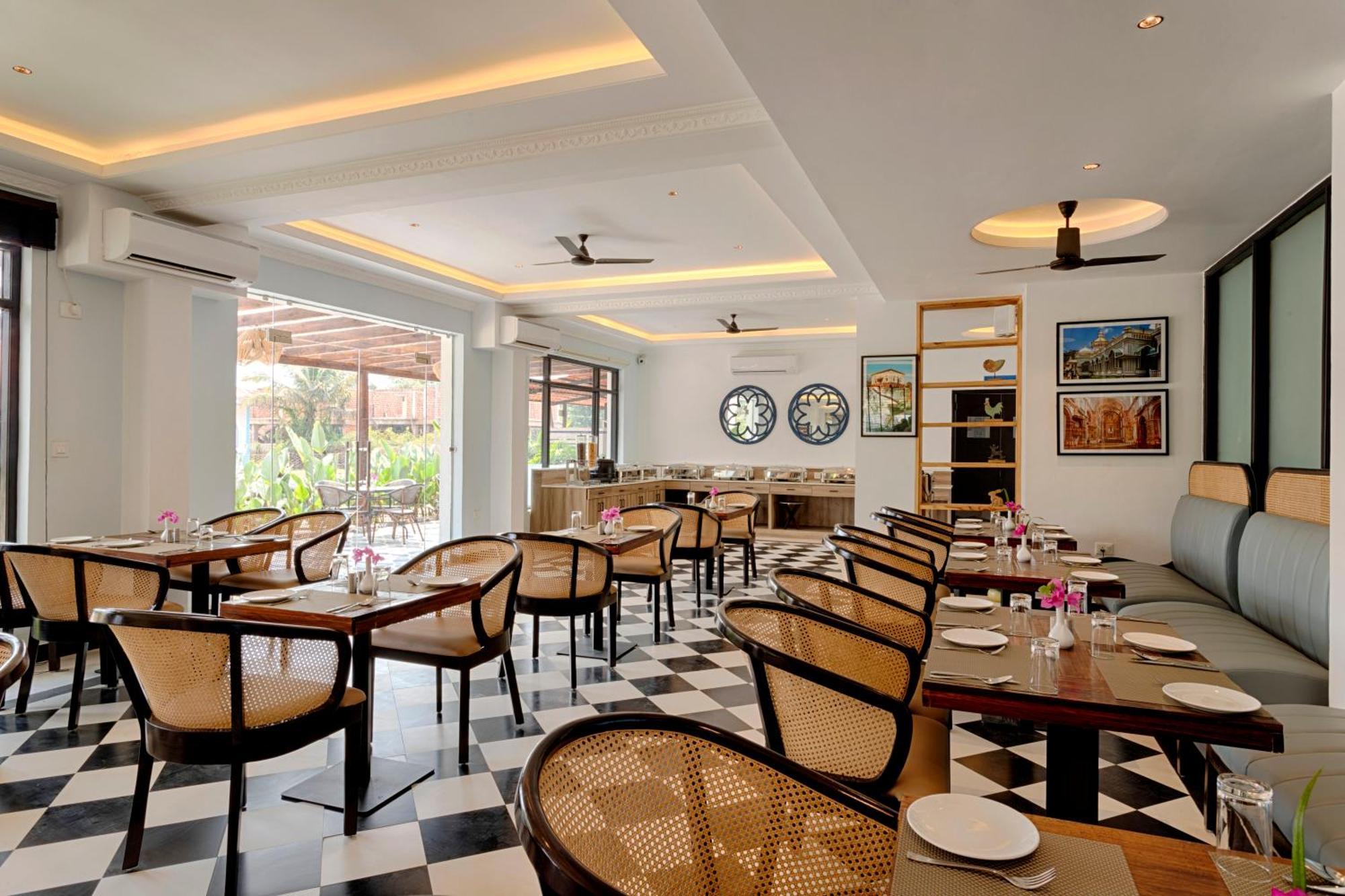 Azalea By Stone Wood Premier Hotel Varca Exterior foto